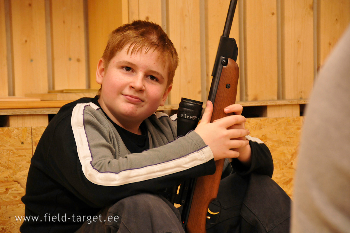 Oliver pääses kahe tabamusega poolfinaali